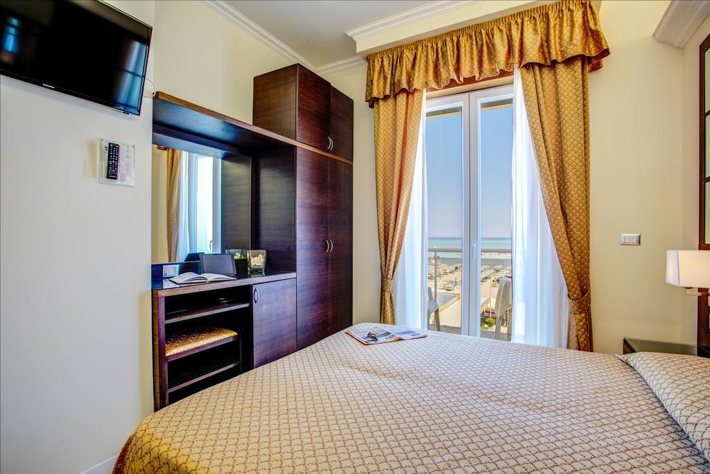 Hotel Caesar Paladium Rimini Zimmer foto